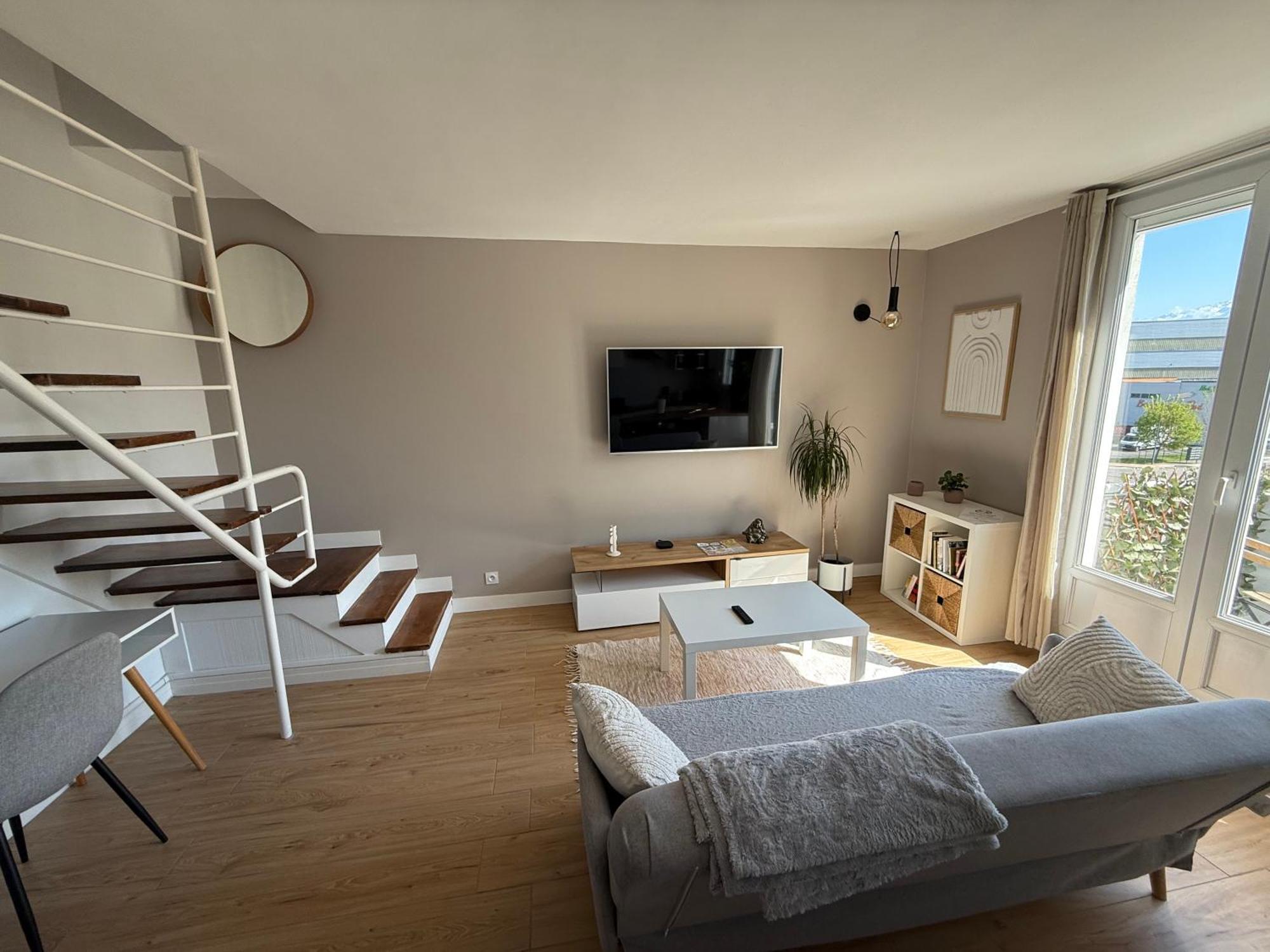 Superbe Duplex Avec Parking Gratuit Apartment